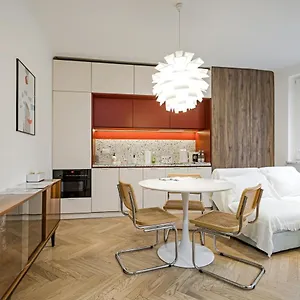 https://emily-studio.warsawhotelspoland.com